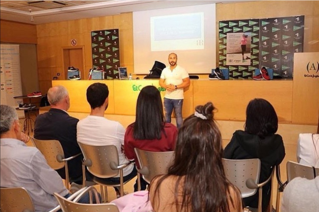 Charla "Bases de la preparación física para el running" en el Corte Inglés de Santiago de Compostela